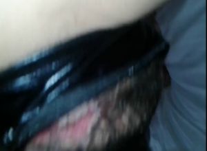 Китаянка с завьязанными глазами делает минет